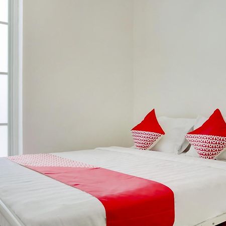 נקסר Hotel O Panakkukang Near Mall Panakkukang Formerly Golden White House מראה חיצוני תמונה