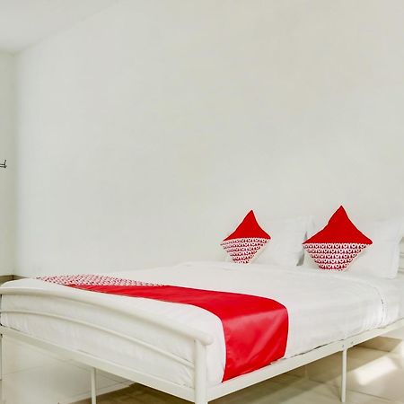 נקסר Hotel O Panakkukang Near Mall Panakkukang Formerly Golden White House מראה חיצוני תמונה