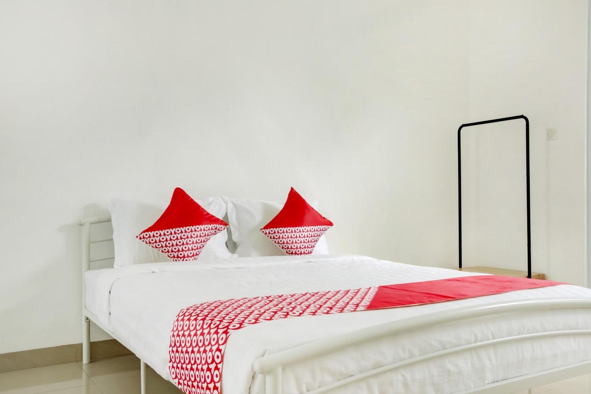 נקסר Hotel O Panakkukang Near Mall Panakkukang Formerly Golden White House מראה חיצוני תמונה