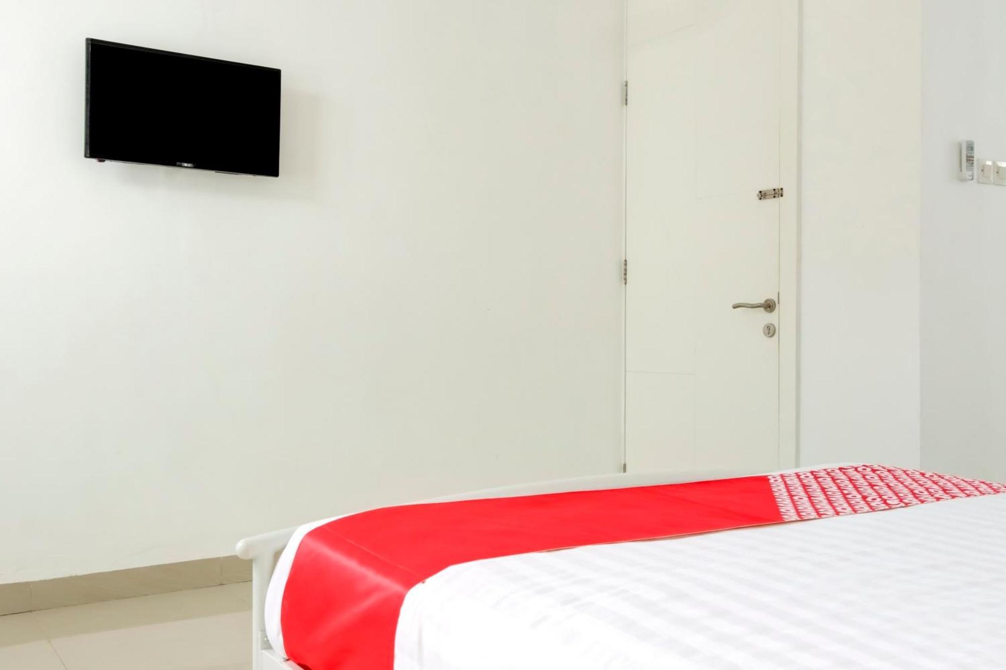 נקסר Hotel O Panakkukang Near Mall Panakkukang Formerly Golden White House מראה חיצוני תמונה