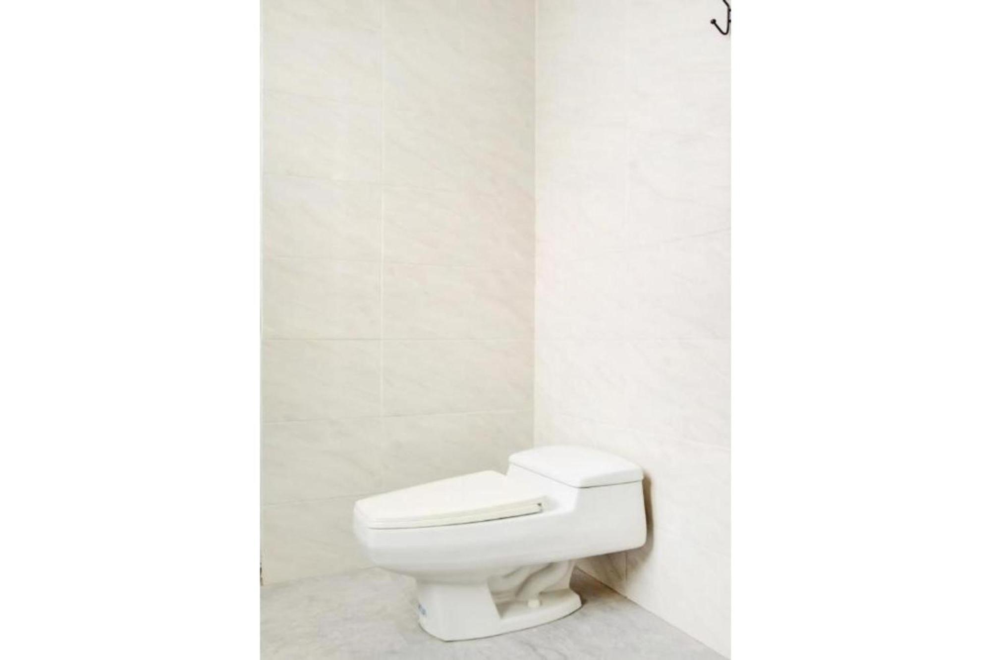 נקסר Hotel O Panakkukang Near Mall Panakkukang Formerly Golden White House מראה חיצוני תמונה