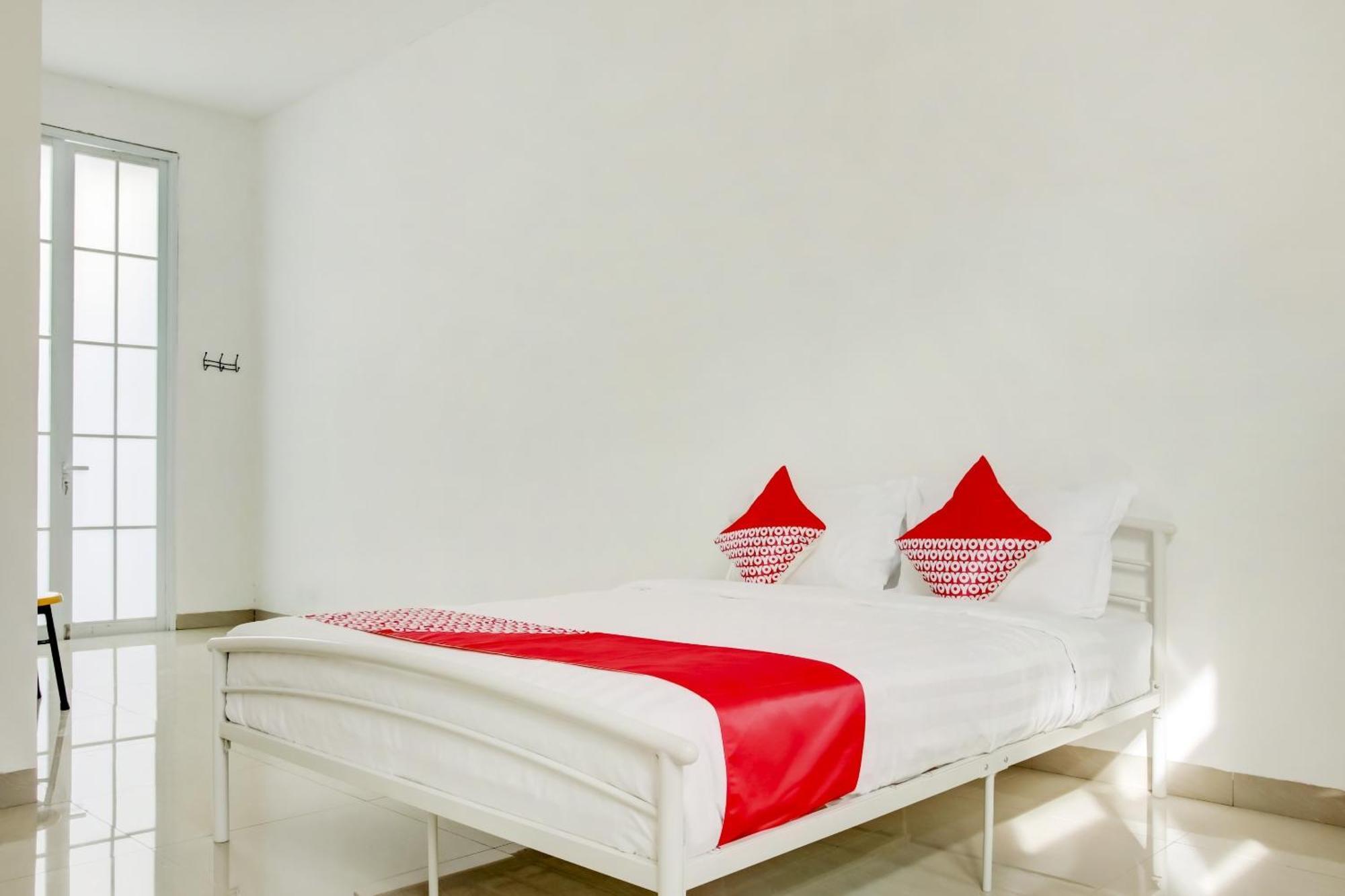 נקסר Hotel O Panakkukang Near Mall Panakkukang Formerly Golden White House מראה חיצוני תמונה