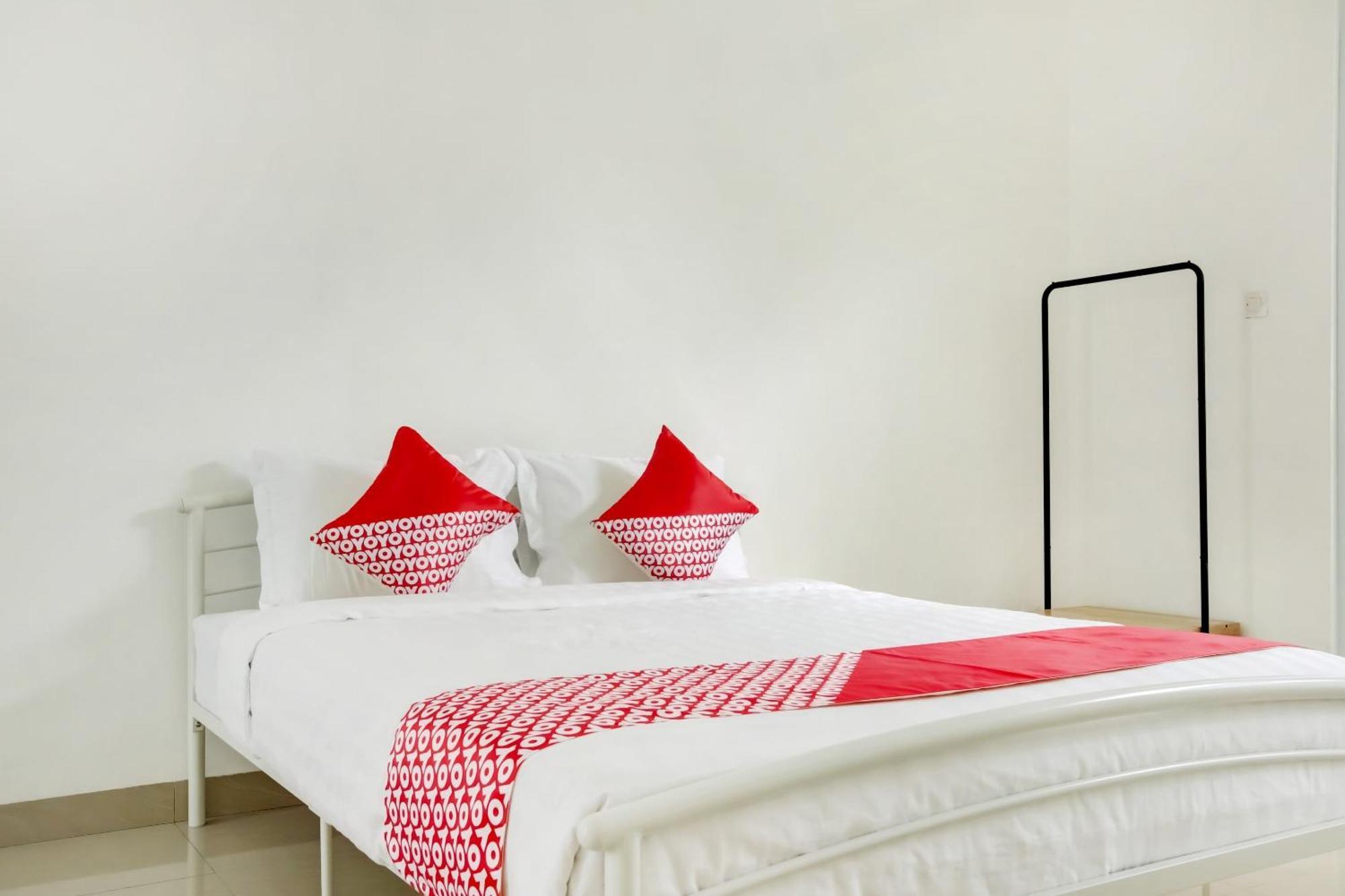 נקסר Hotel O Panakkukang Near Mall Panakkukang Formerly Golden White House מראה חיצוני תמונה