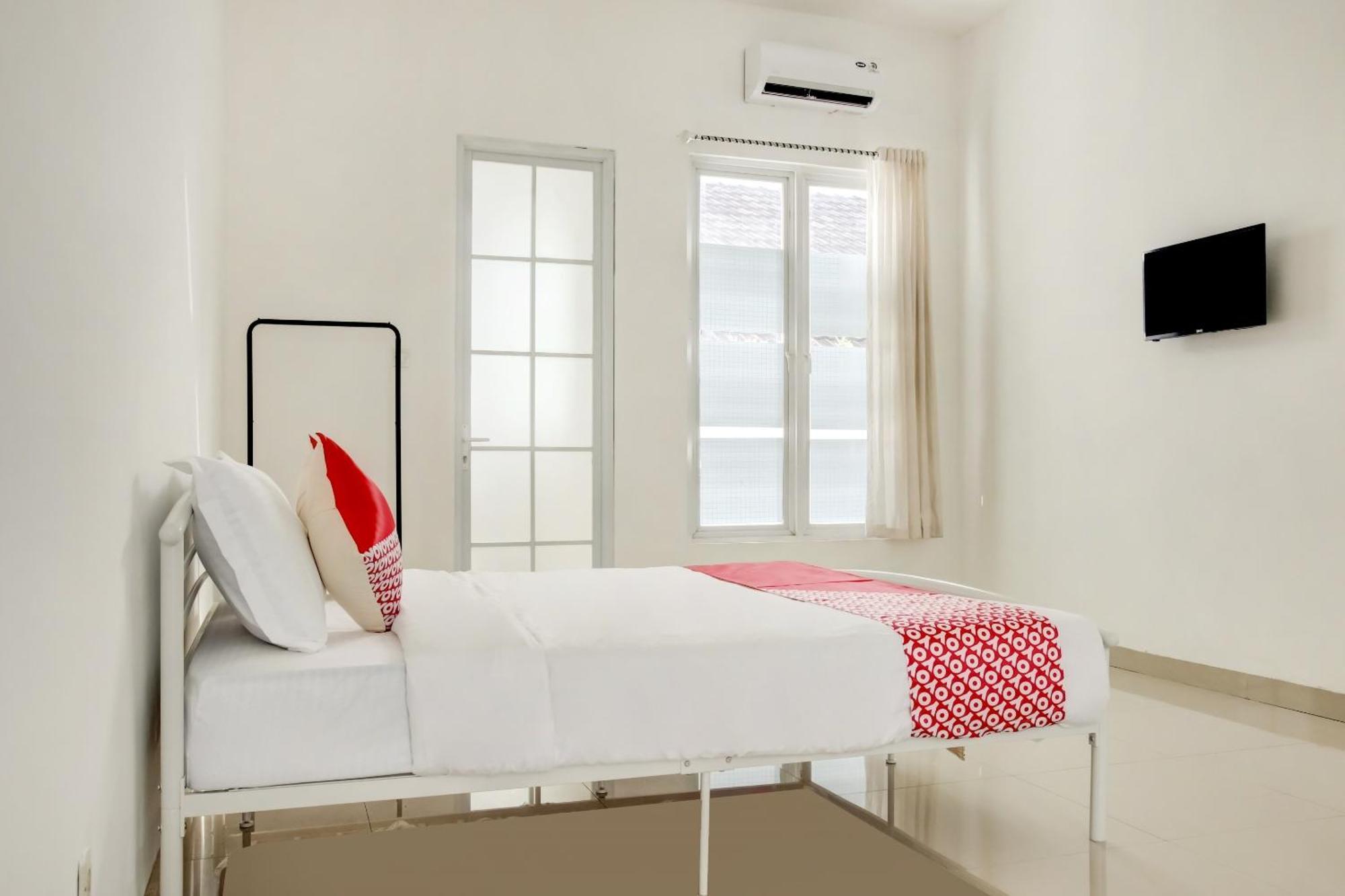 נקסר Hotel O Panakkukang Near Mall Panakkukang Formerly Golden White House מראה חיצוני תמונה