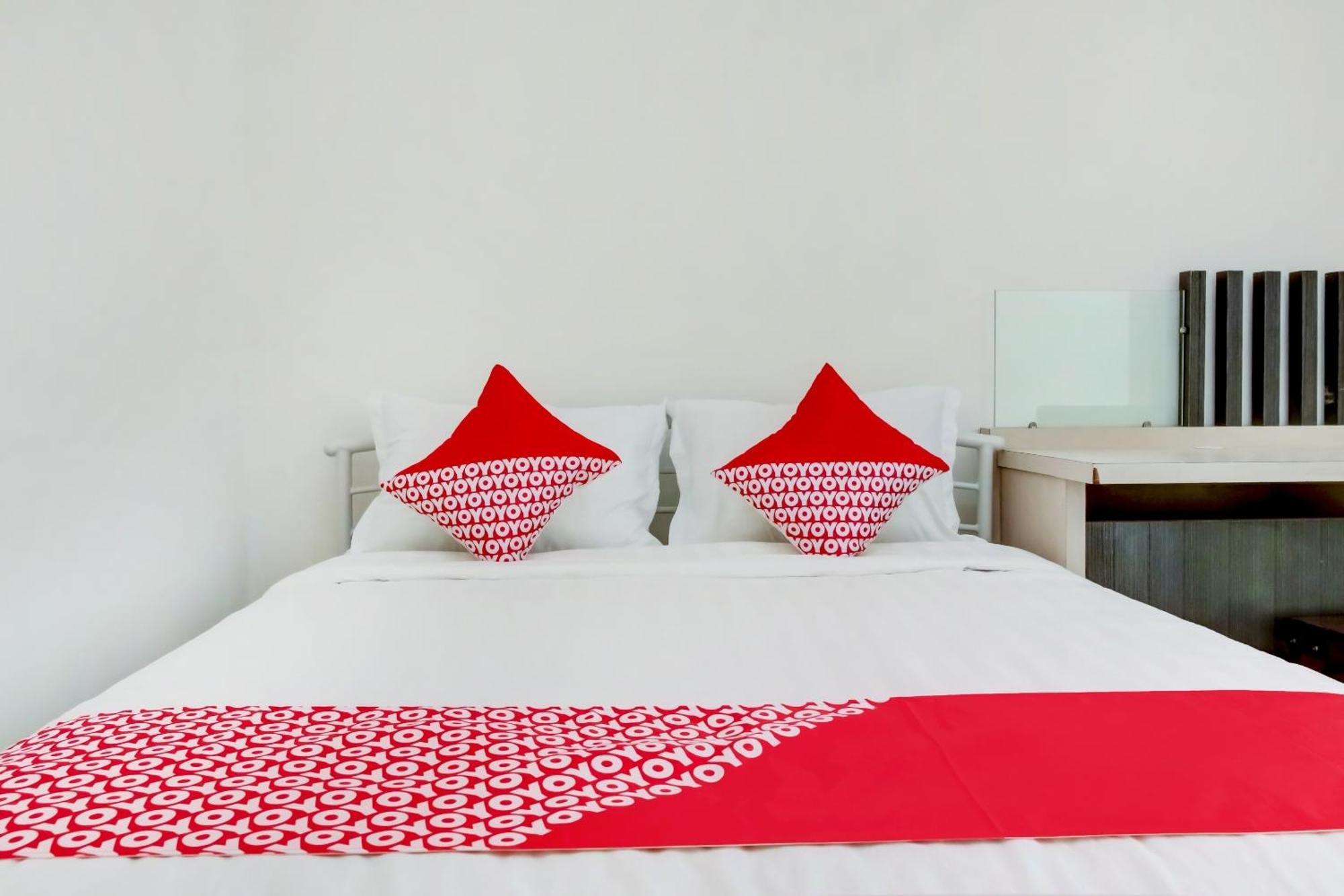נקסר Hotel O Panakkukang Near Mall Panakkukang Formerly Golden White House מראה חיצוני תמונה