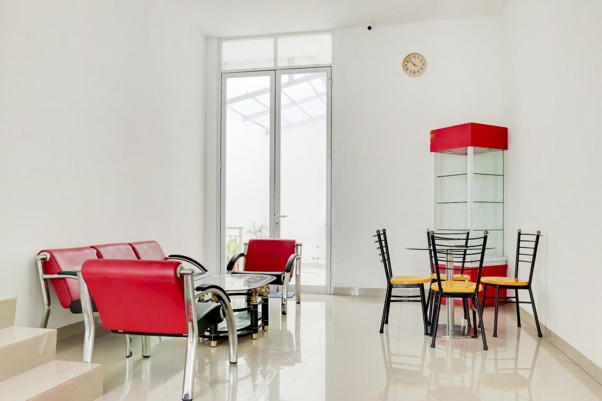 נקסר Hotel O Panakkukang Near Mall Panakkukang Formerly Golden White House מראה חיצוני תמונה